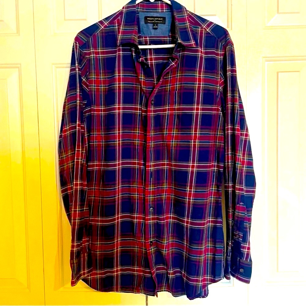 Men’s plaid Banana Republic shirt. Mint condition!!!